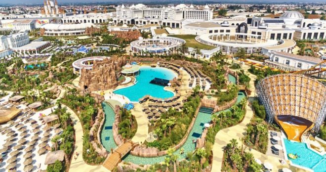 Antalya Land of Legends Theme Park Tour – Kolejki Górskie i Zjeżdżalnie Wodne